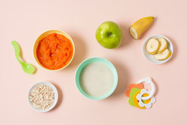 Baby-Led Weaning vs Purees: How to Choose Your Starting Solids Approach